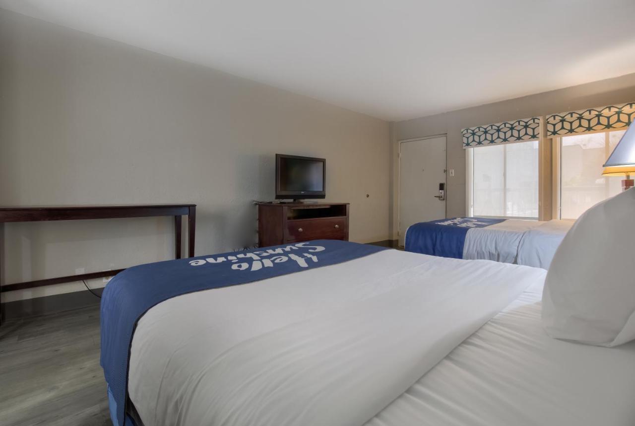 Days Inn By Wyndham Mobile I-65 מראה חיצוני תמונה