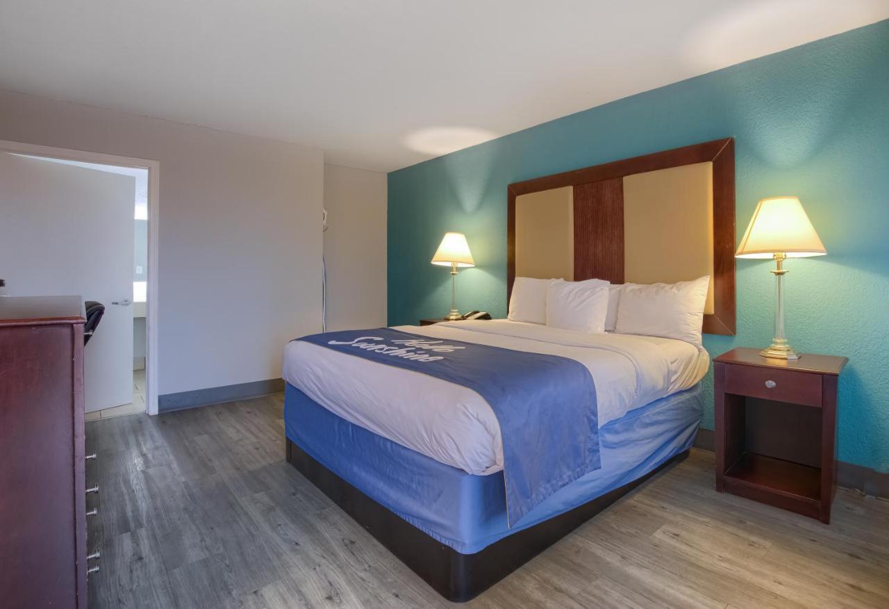 Days Inn By Wyndham Mobile I-65 מראה חיצוני תמונה