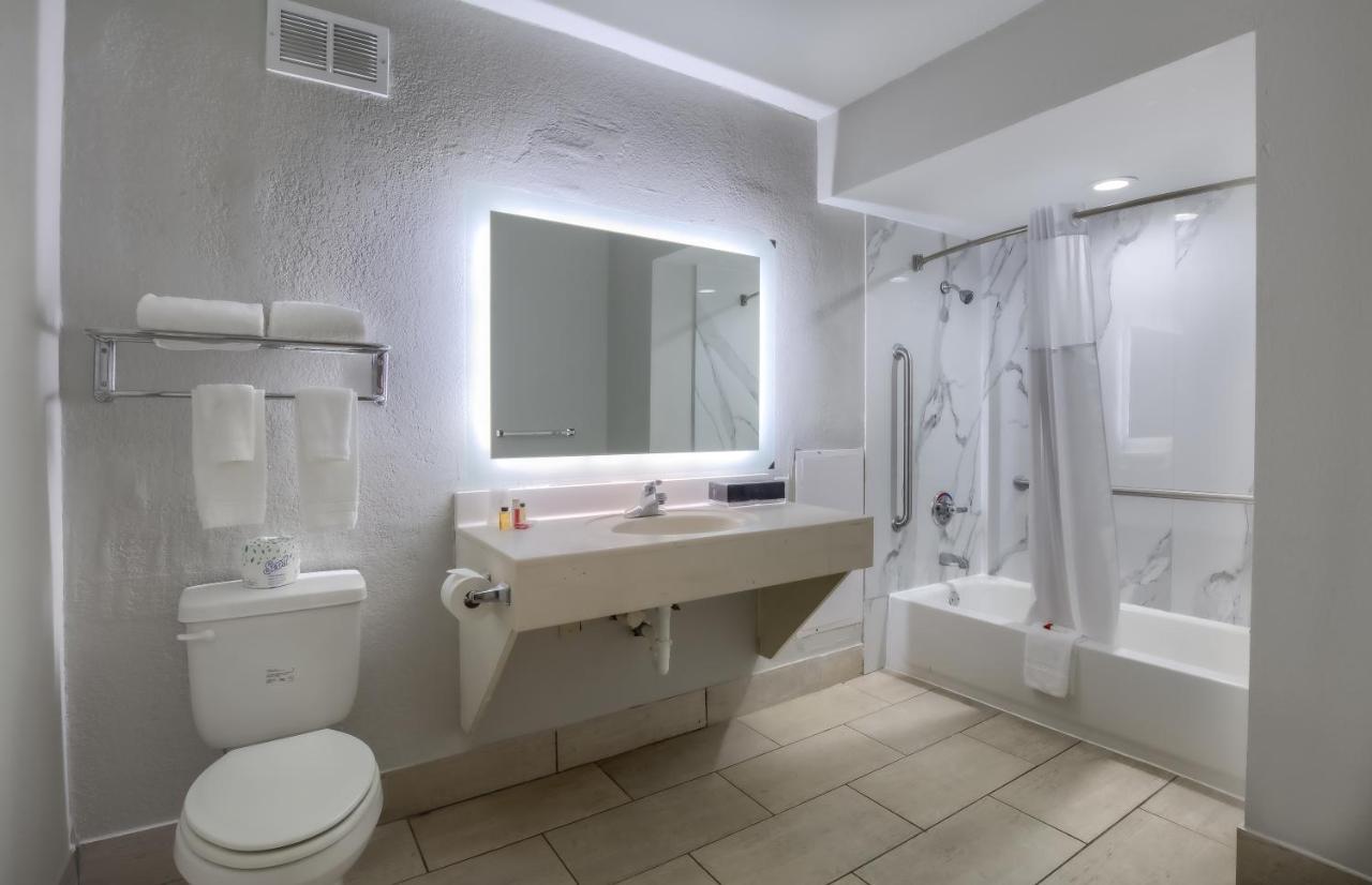 Days Inn By Wyndham Mobile I-65 מראה חיצוני תמונה