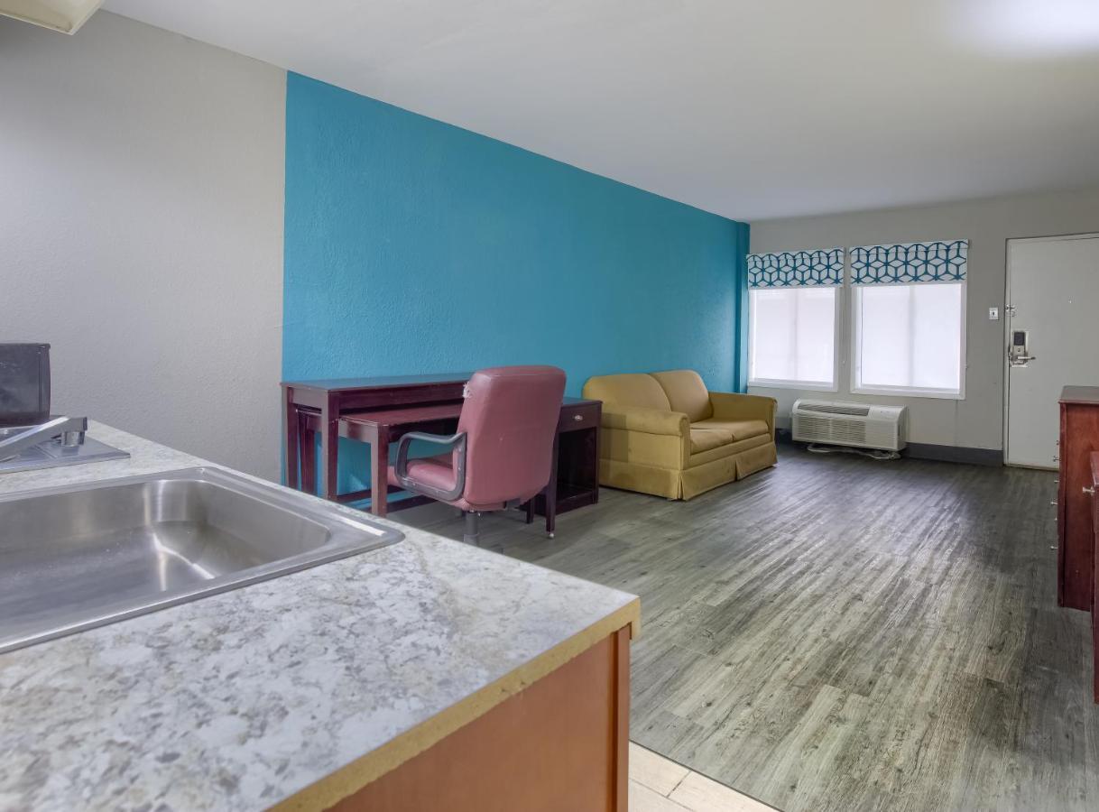 Days Inn By Wyndham Mobile I-65 מראה חיצוני תמונה