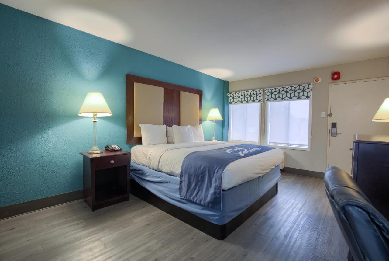 Days Inn By Wyndham Mobile I-65 מראה חיצוני תמונה