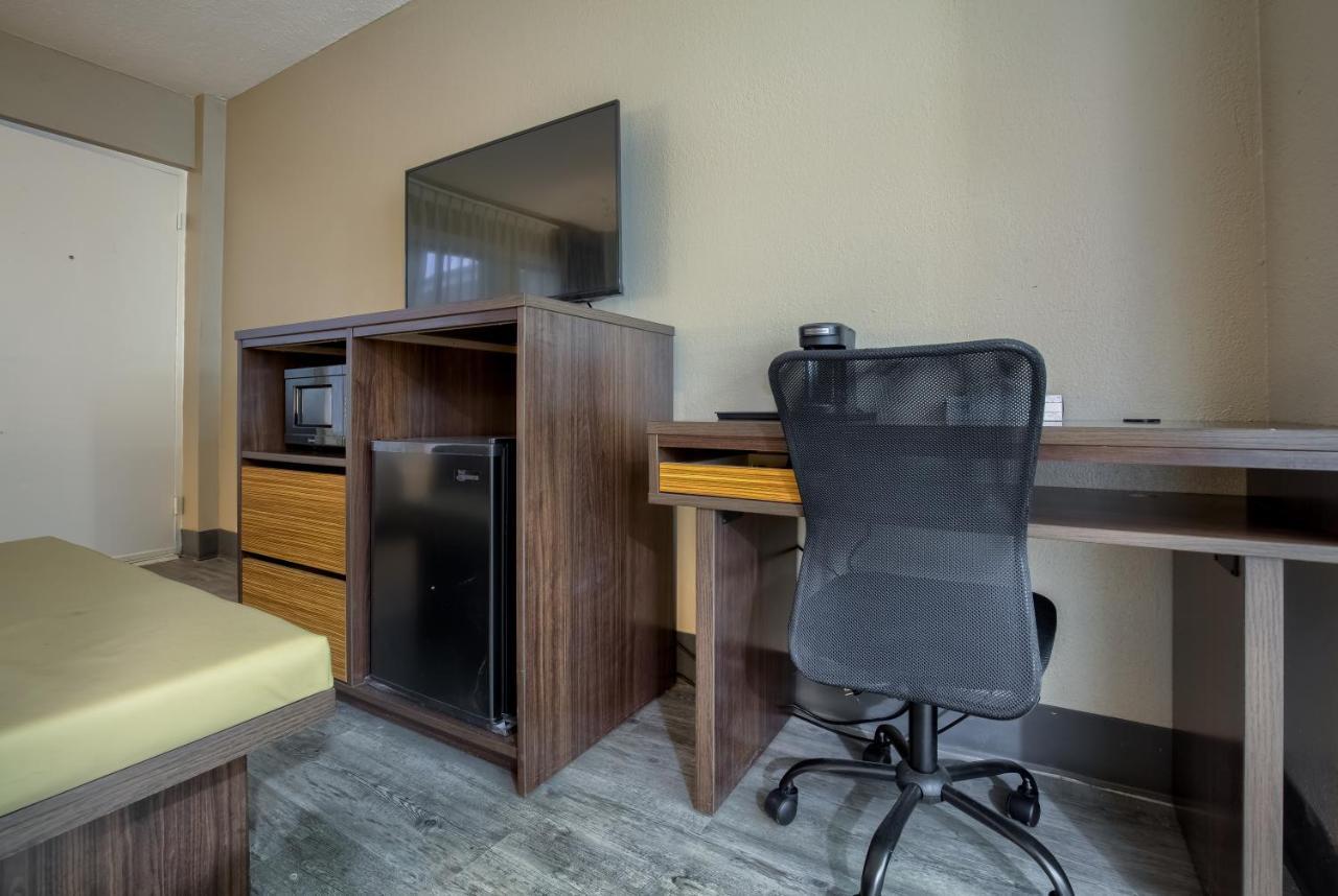Days Inn By Wyndham Mobile I-65 מראה חיצוני תמונה