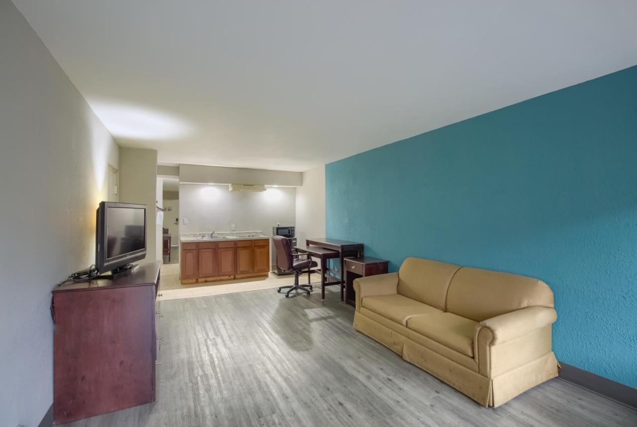 Days Inn By Wyndham Mobile I-65 מראה חיצוני תמונה