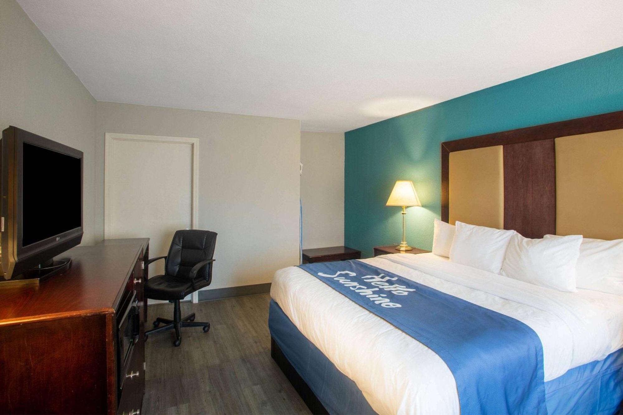 Days Inn By Wyndham Mobile I-65 מראה חיצוני תמונה