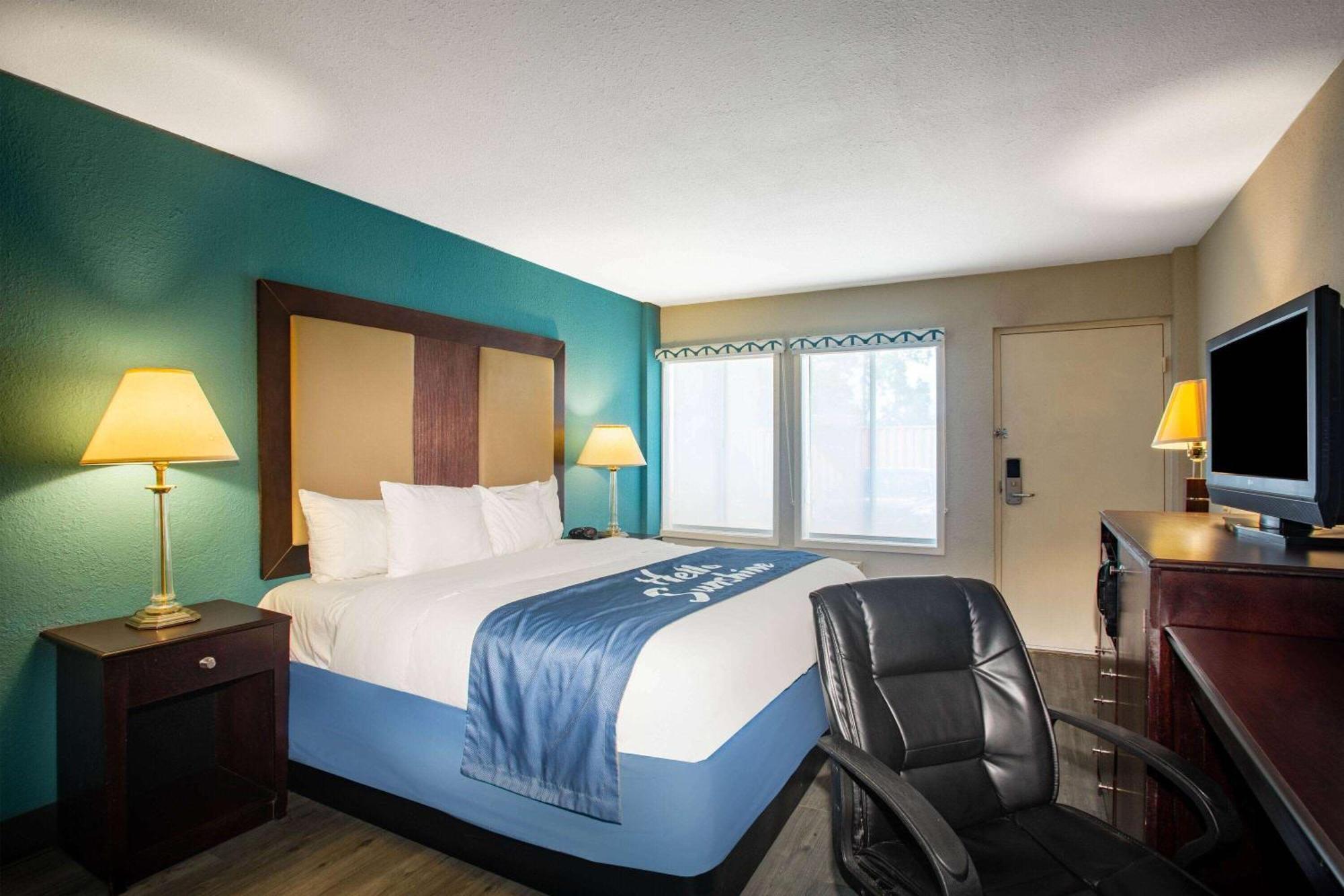 Days Inn By Wyndham Mobile I-65 מראה חיצוני תמונה
